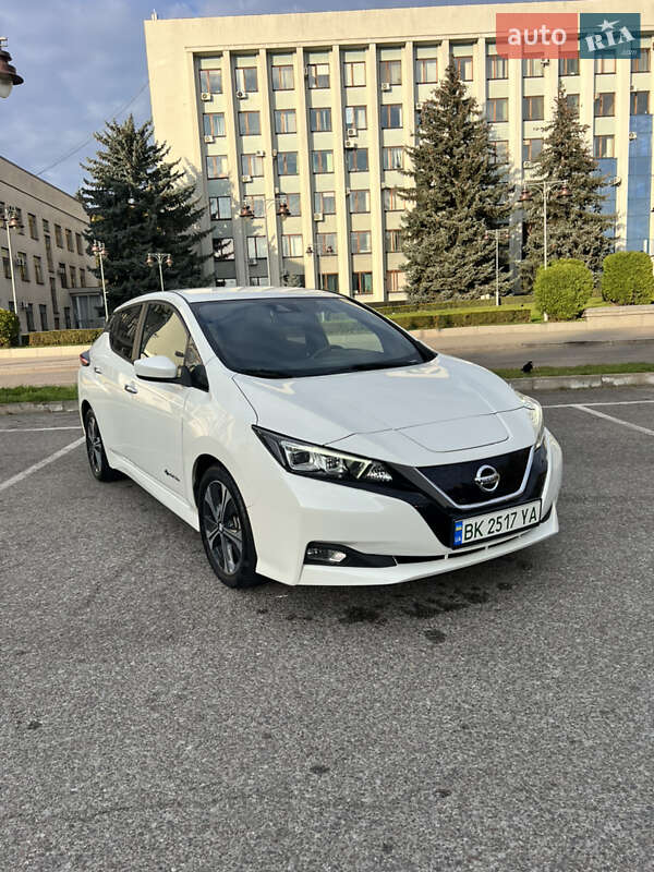 Хэтчбек Nissan Leaf 2018 в Ровно