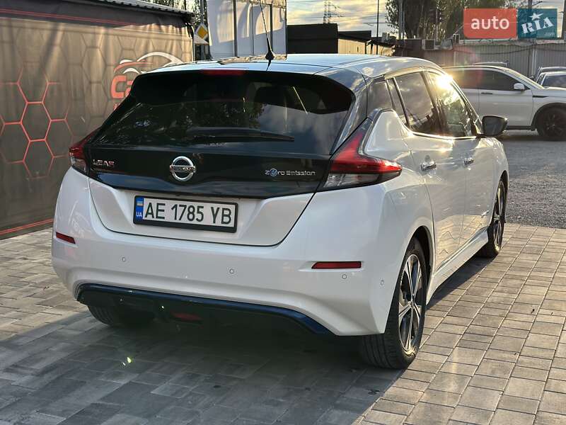 Хетчбек Nissan Leaf 2018 в Дніпрі