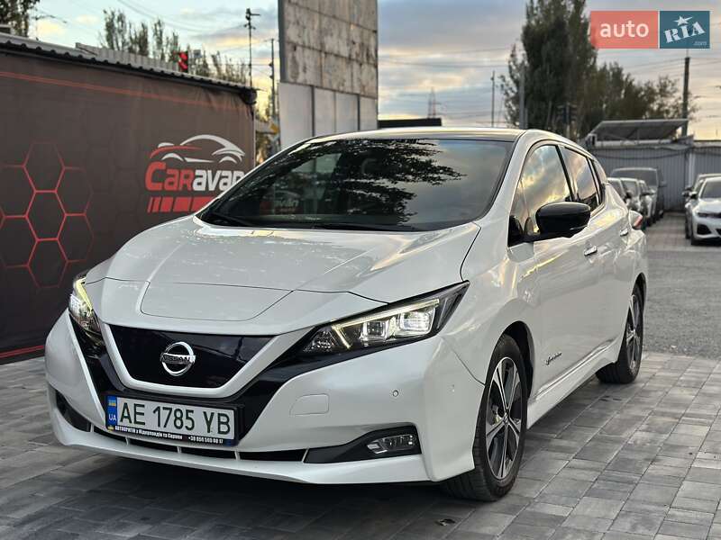 Хетчбек Nissan Leaf 2018 в Дніпрі