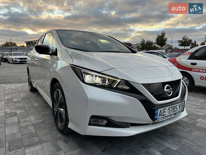 Хетчбек Nissan Leaf 2018 в Дніпрі