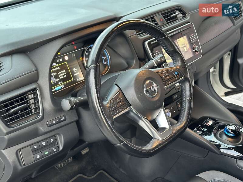 Хетчбек Nissan Leaf 2018 в Дніпрі