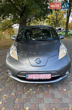 Хэтчбек Nissan Leaf 2015 в 