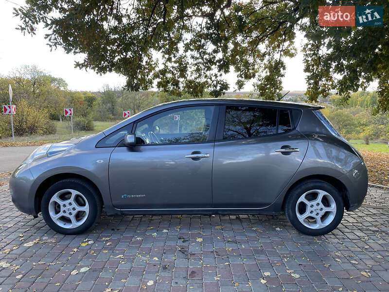 Хэтчбек Nissan Leaf 2015 в Кропивницком