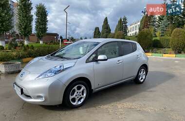Хэтчбек Nissan Leaf 2012 в 