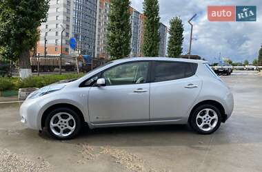 Хэтчбек Nissan Leaf 2012 в 