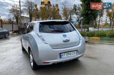 Хэтчбек Nissan Leaf 2012 в 