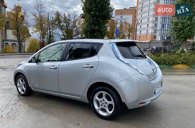 Хэтчбек Nissan Leaf 2012 в 