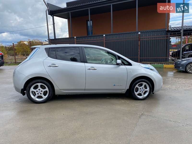 Хэтчбек Nissan Leaf 2012 в Ивано-Франковске