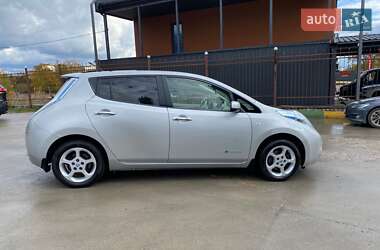 Хэтчбек Nissan Leaf 2012 в 