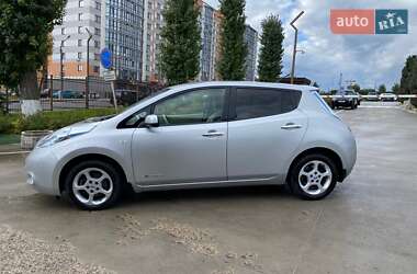 Хэтчбек Nissan Leaf 2012 в 