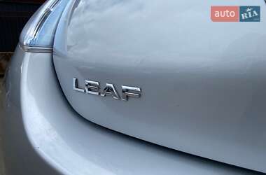Хэтчбек Nissan Leaf 2012 в 