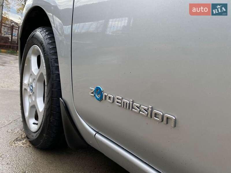 Хэтчбек Nissan Leaf 2012 в Ивано-Франковске