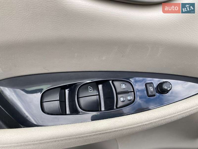 Хэтчбек Nissan Leaf 2012 в Ивано-Франковске