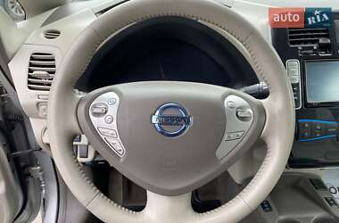 Хэтчбек Nissan Leaf 2012 в 