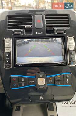 Хэтчбек Nissan Leaf 2012 в 