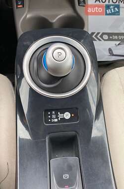 Хэтчбек Nissan Leaf 2012 в 