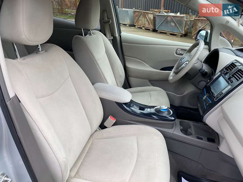 Хэтчбек Nissan Leaf 2012 в Ивано-Франковске