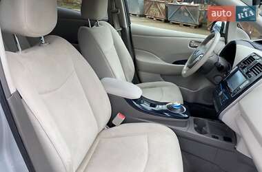Хэтчбек Nissan Leaf 2012 в 