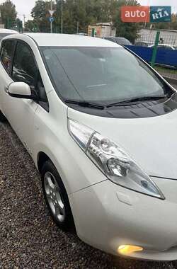 Хэтчбек Nissan Leaf 2015 в 