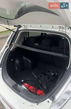 Хэтчбек Nissan Leaf 2015 в 