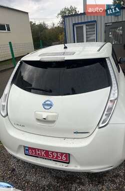 Хэтчбек Nissan Leaf 2015 в 