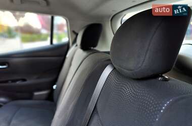 Хэтчбек Nissan Leaf 2014 в 