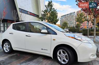 Хэтчбек Nissan Leaf 2014 в 