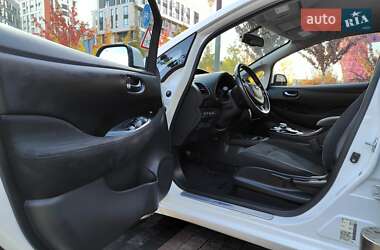 Хэтчбек Nissan Leaf 2014 в 