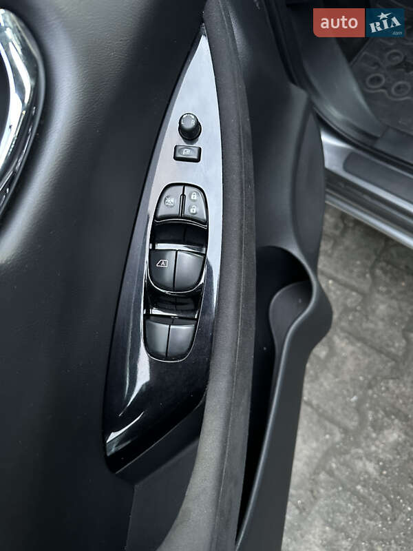 Хэтчбек Nissan Leaf 2013 в Черновцах