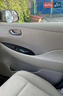 Хэтчбек Nissan Leaf 2012 в Ровно