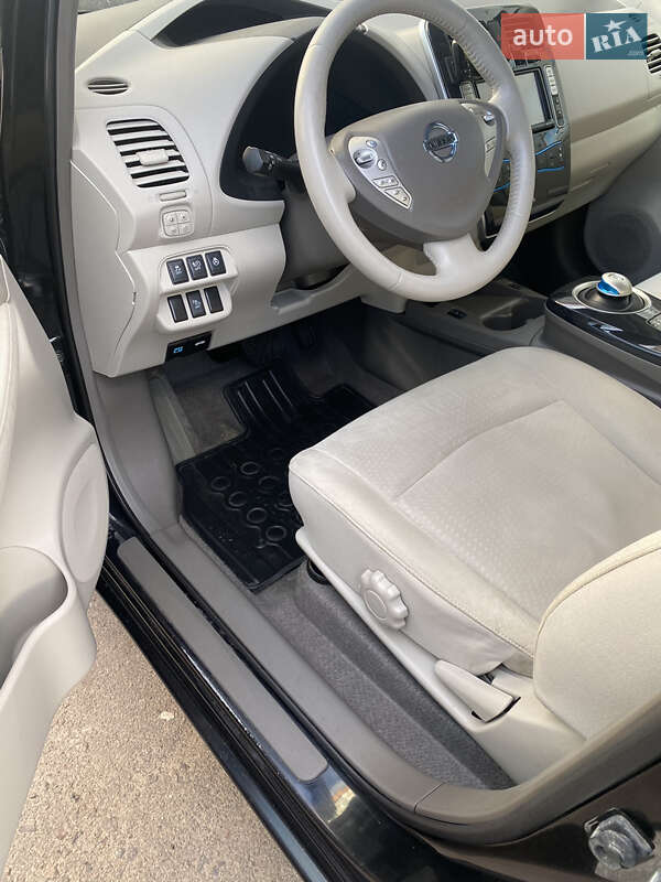 Хэтчбек Nissan Leaf 2012 в Ровно