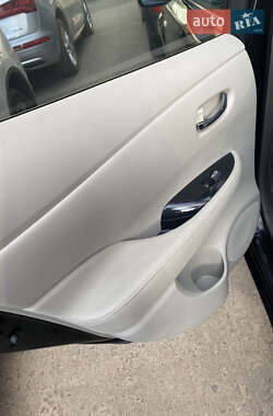 Хэтчбек Nissan Leaf 2012 в Ровно