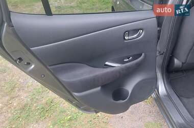 Хэтчбек Nissan Leaf 2014 в 