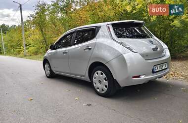 Хэтчбек Nissan Leaf 2013 в 