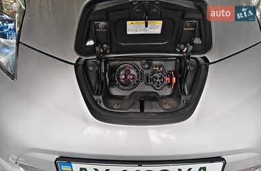 Хэтчбек Nissan Leaf 2013 в 