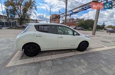 Хэтчбек Nissan Leaf 2012 в  фото 10 Хэтчбек Nissan Leaf 2012 в
