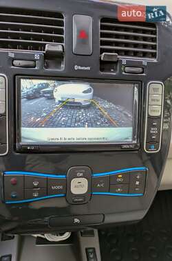 Хэтчбек Nissan Leaf 2012 в  фото 15 Хэтчбек Nissan Leaf 2012 в