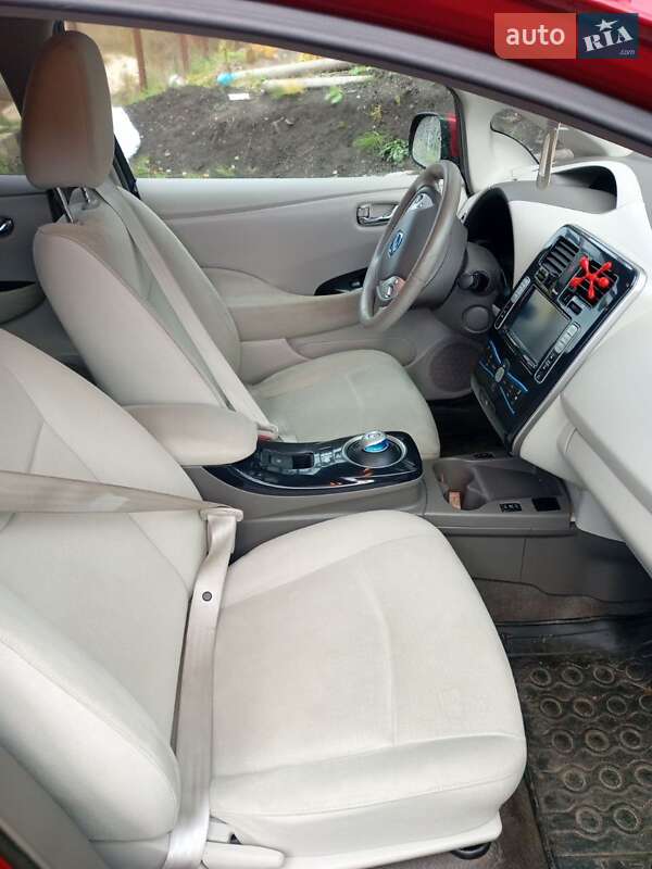 Хэтчбек Nissan Leaf 2012 в Хмельницком