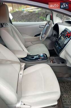 Хетчбек Nissan Leaf 2012 в 