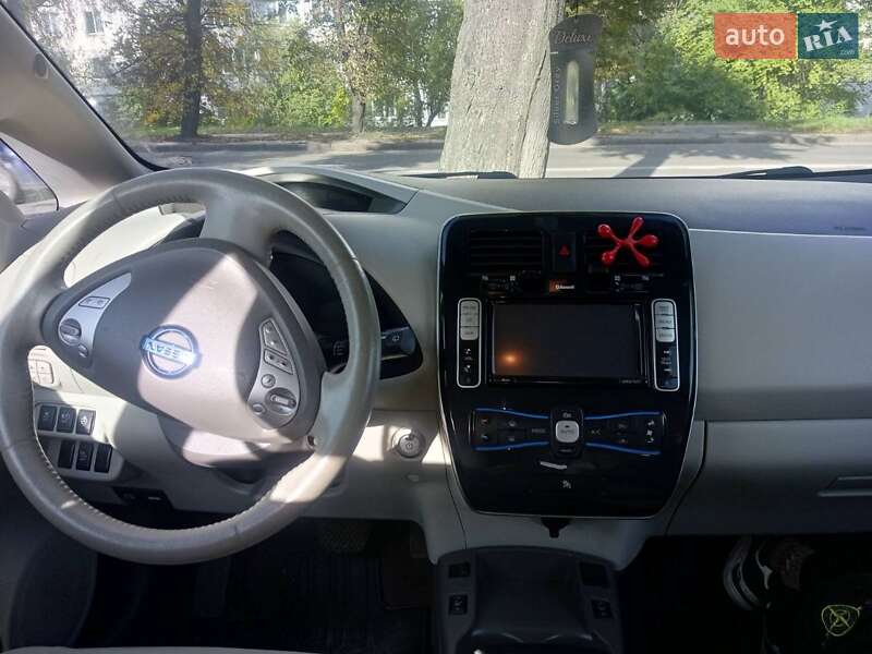 Хэтчбек Nissan Leaf 2012 в Хмельницком
