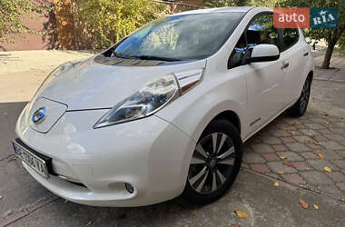 Хэтчбек Nissan Leaf 2015 в Херсоне