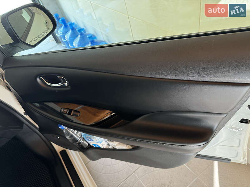 Хэтчбек Nissan Leaf 2015 в Херсоне фото 29 Хэтчбек Nissan Leaf 2015 в Херсоне