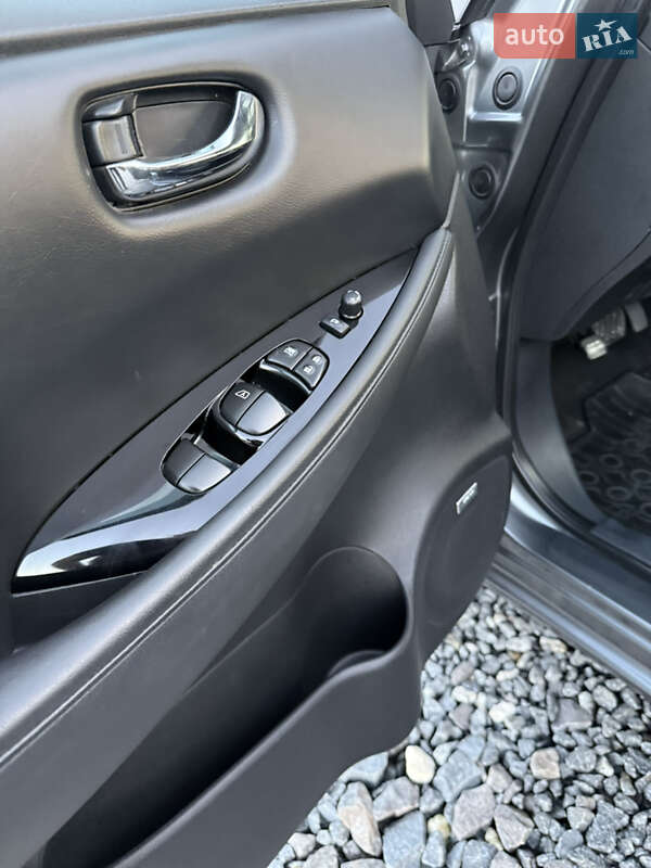 Хетчбек Nissan Leaf 2013 в Дрогобичі