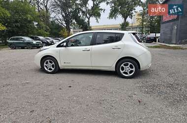 Хэтчбек Nissan Leaf 2015 в 