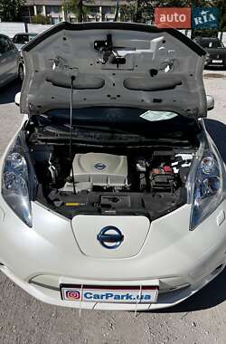 Хэтчбек Nissan Leaf 2015 в 