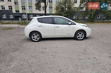 Хэтчбек Nissan Leaf 2015 в 