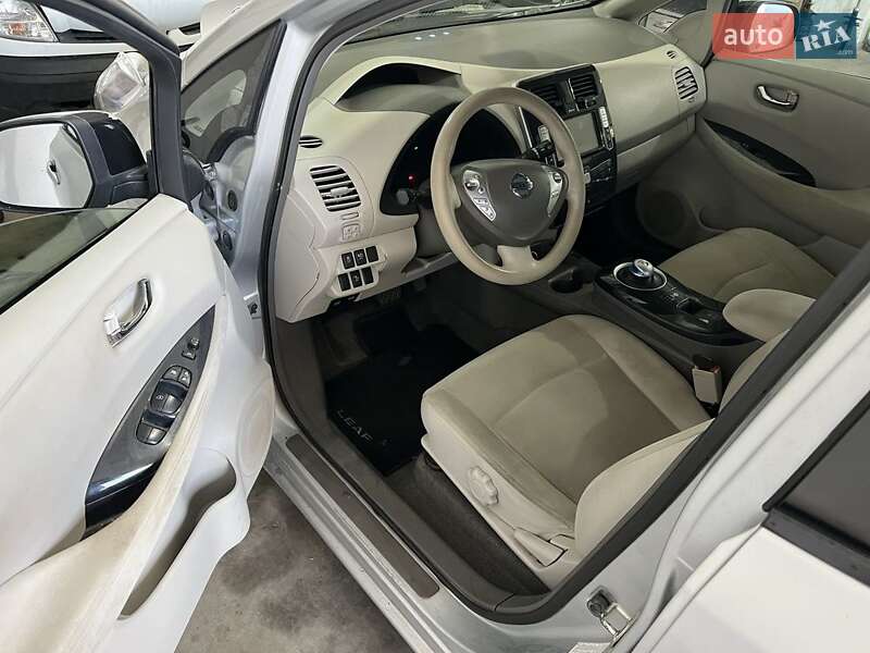 Хэтчбек Nissan Leaf 2011 в Звягеле фото 3 Хэтчбек Nissan Leaf 2011 в Звягеле