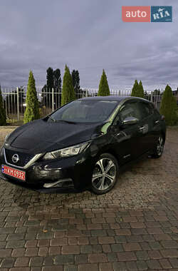 Хэтчбек Nissan Leaf 2019 в 