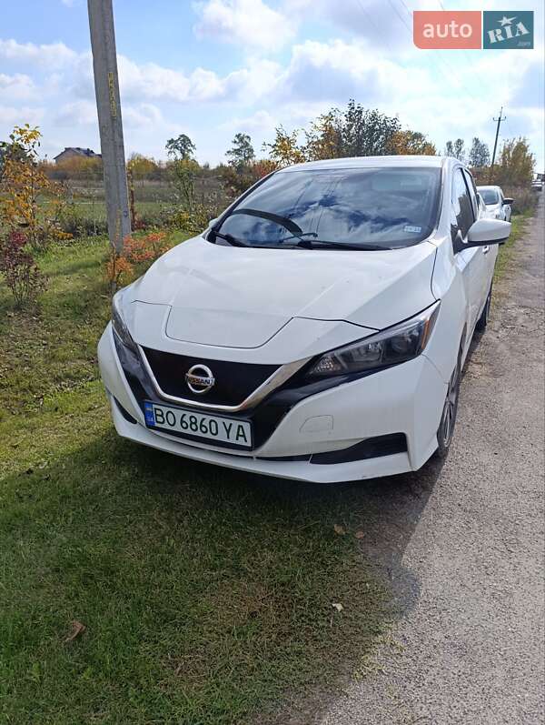 Хэтчбек Nissan Leaf 2020 в 