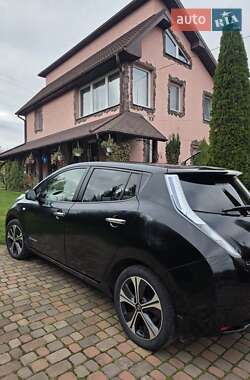 Хэтчбек Nissan Leaf 2012 в  фото 7 Хэтчбек Nissan Leaf 2012 в